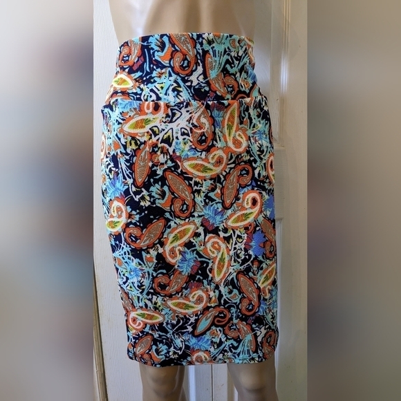 New with tags LuLaRoe Cassie size XS skirt, T3W - Picture 1 of 5